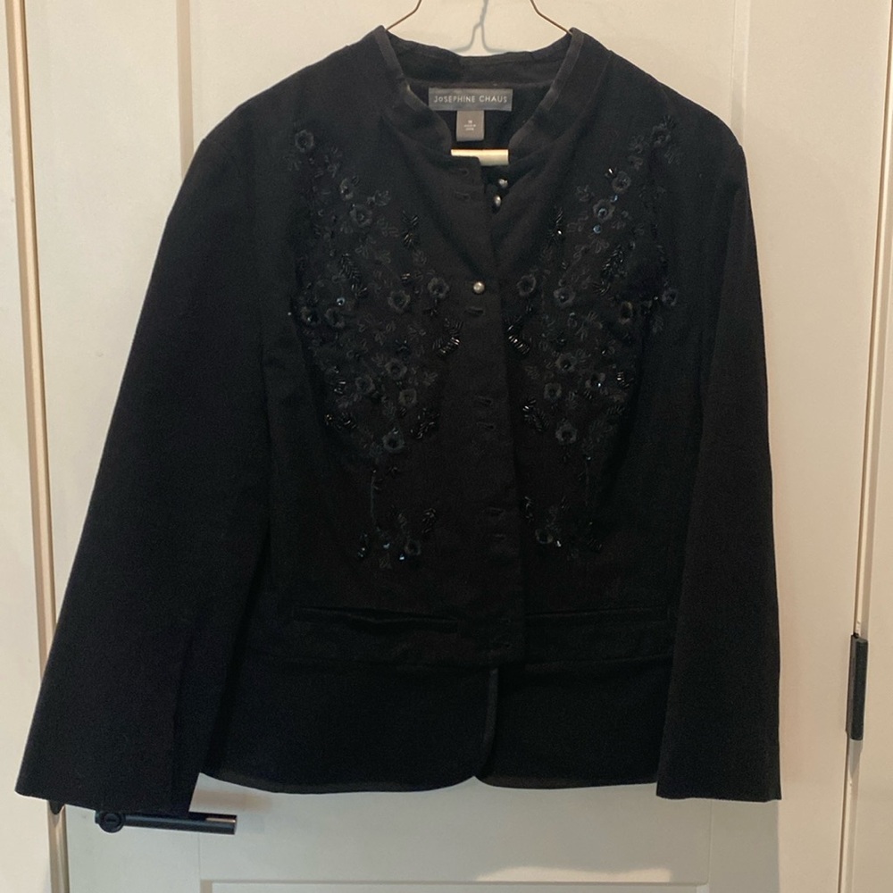 Josephine Chaus Ladies Blazer.  Flowers out of‎ Embroidery & Sequins on Front.